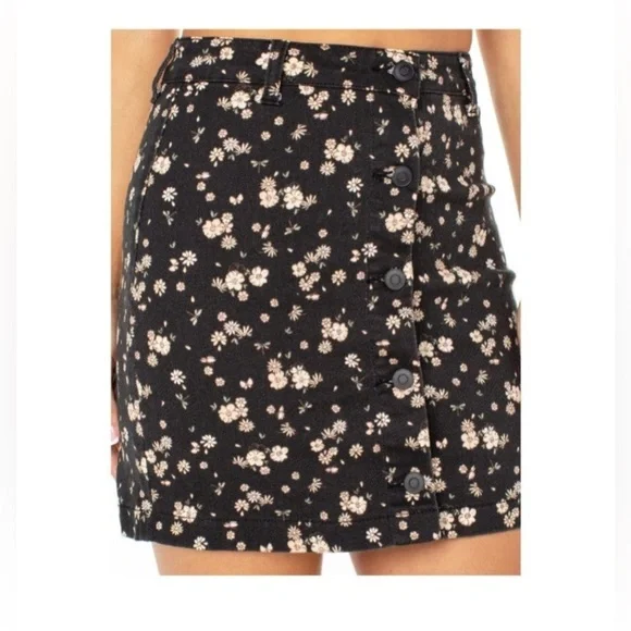 ⭐️$5 Add-on NWT A Line Black Floral Denim Skirt Sz X-Large - Picture 3 of 10